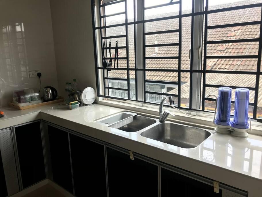 Terrace House Near Stulang Laut Ciq Midvalley Ksl For 7Pax Johor Bahru Esterno foto