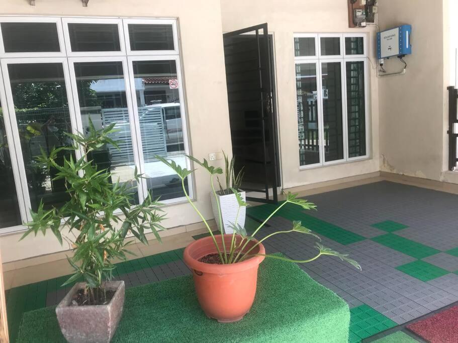 Terrace House Near Stulang Laut Ciq Midvalley Ksl For 7Pax Johor Bahru Esterno foto
