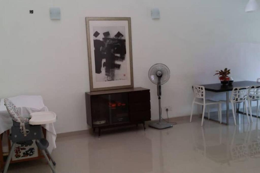 Terrace House Near Stulang Laut Ciq Midvalley Ksl For 7Pax Johor Bahru Esterno foto