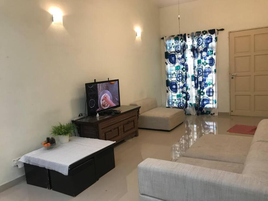 Terrace House Near Stulang Laut Ciq Midvalley Ksl For 7Pax Johor Bahru Esterno foto